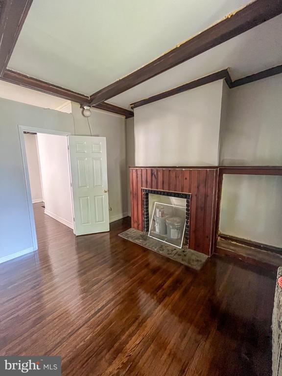 Building Photo - 208 Maple Ave