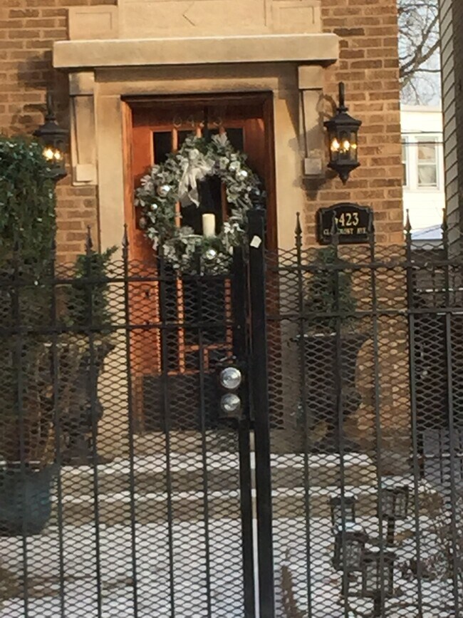 Foto del edificio - 6423 N Claremont Ave