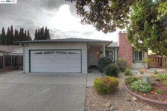 Building Photo - 35047 Clover St