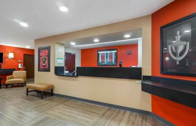 Building Photo - Furnished Studio-St. Petersburg - Clearwat...