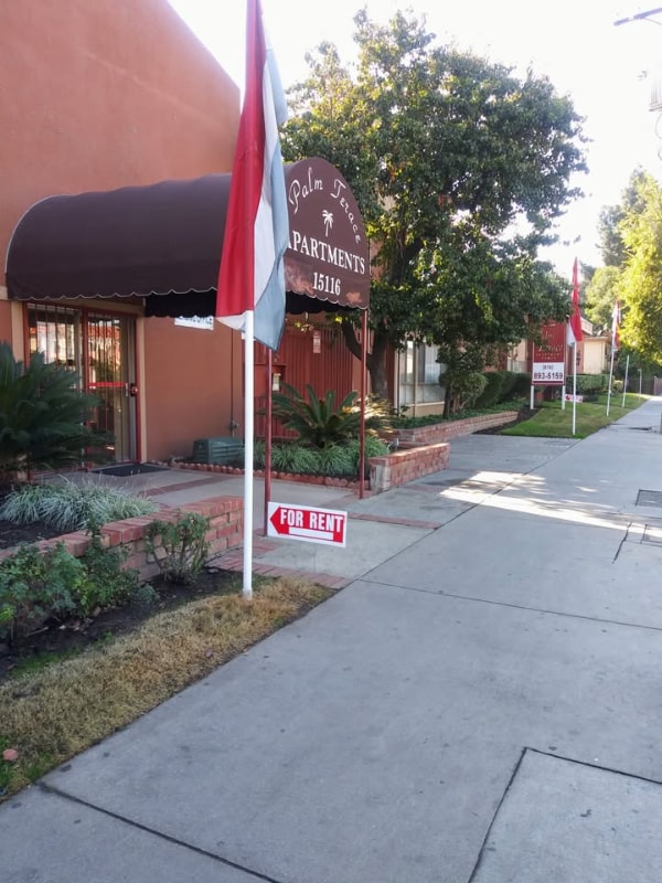 Foto del edificio - 15116 Parthenia St