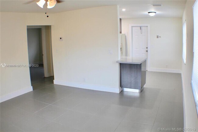 Foto del edificio - 719 SW 7th St