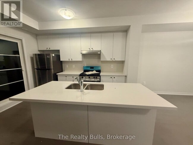 Building Photo - 5886 Saigon St