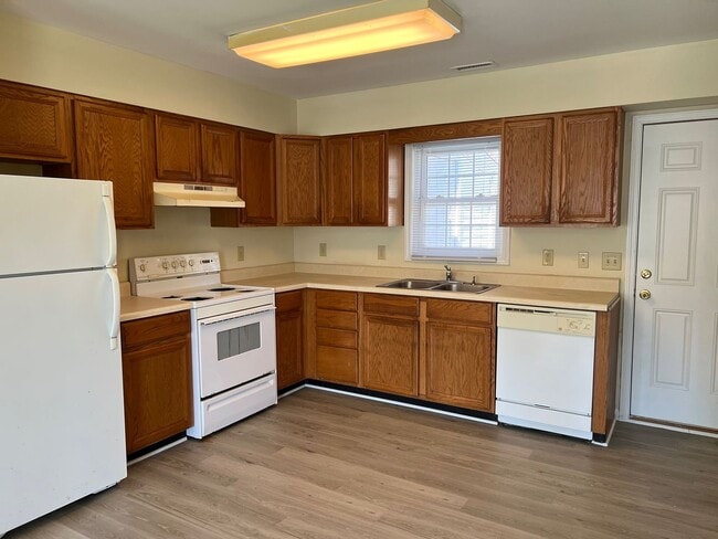 Building Photo - Two bedroom, 1 bath Apartment in Burlingto...