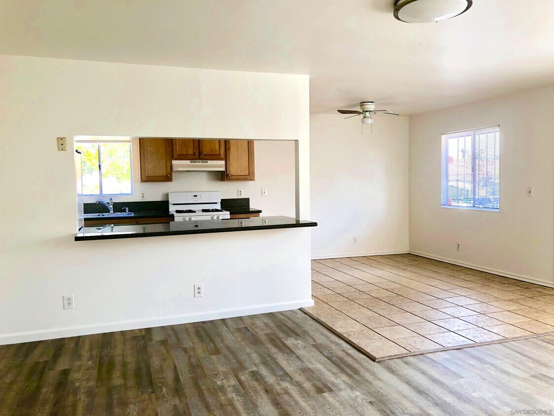 Primary Photo - 1336 W San Ysidro Blvd