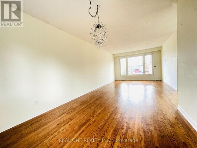 Building Photo - 2249 Wyandotte Dr