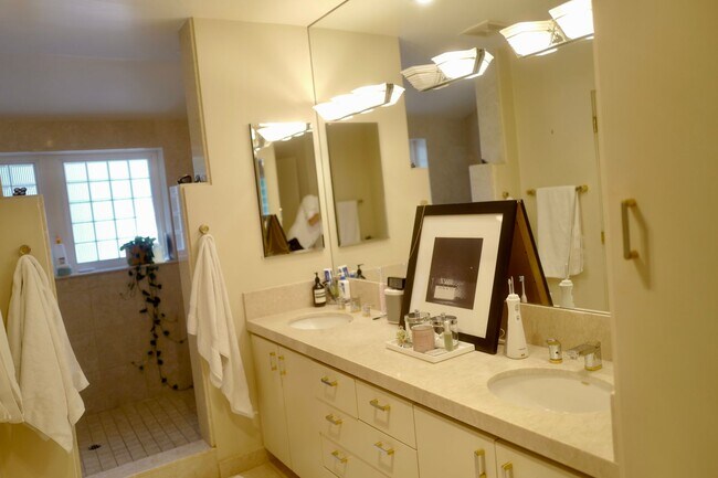 Foto del edificio - Coming Soon! Cozy home in South Pasadena.