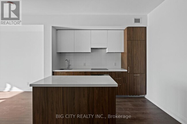 Photo du bâtiment - 33 Frederick Todd Wy