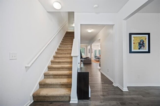 Foto del edificio - 108 Aviary Ln