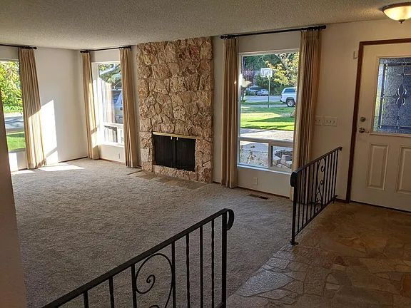 Foto del edificio - **Beautifully Maintained Bothell Rambler with Large Fenced Yard**- FOR RENT- Available September 6th
