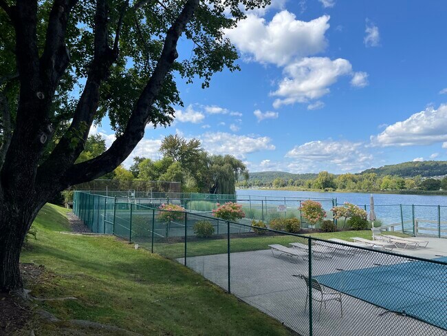 Foto del edificio - 12 Boulevard Dr