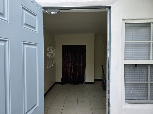 Foto del edificio - 5037 Bullard St