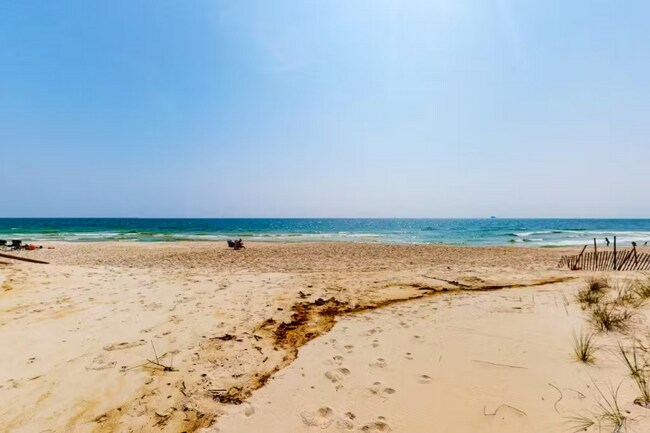 Building Photo - 5994 Beach Blvd