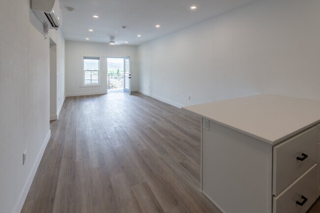 Foto del edificio - 564-564 Carbonate St