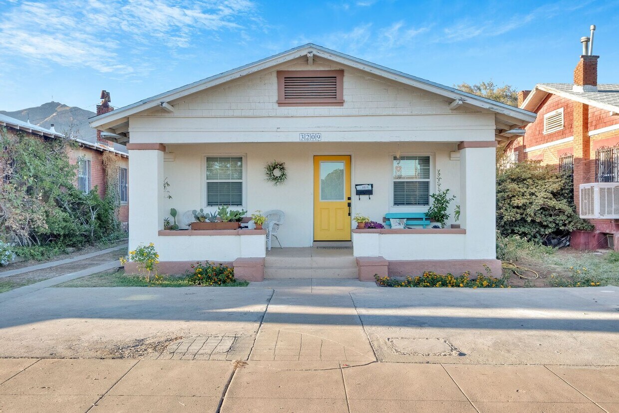 Primary Photo - El Paso 3 bed refrig A/C Home