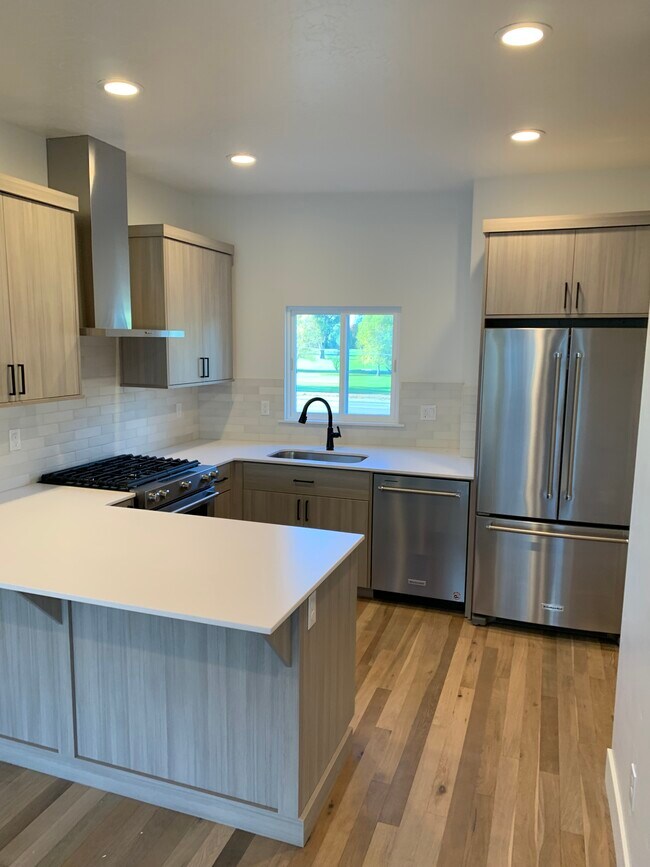 Foto del edificio - Carlsbad Crossing Townhomes