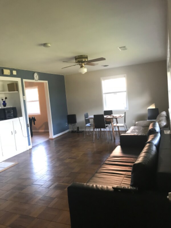 Foto del edificio - 2421 Dexter Ave