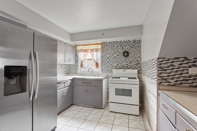 Foto del edificio - 2102 N Nagle Ave