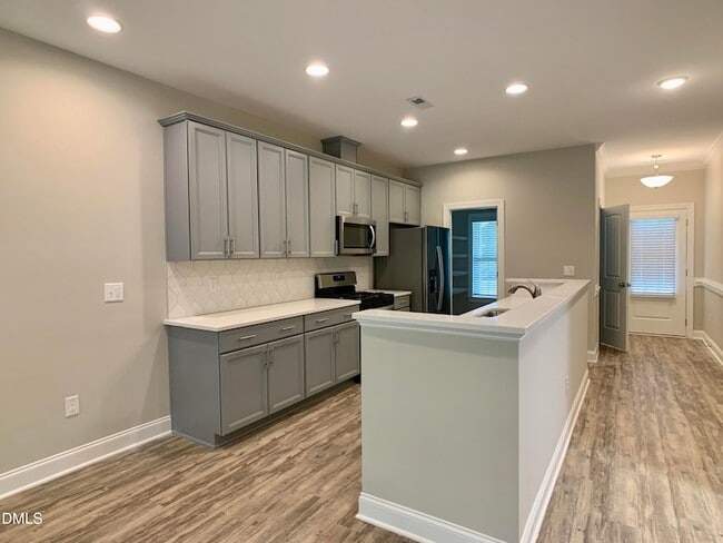 Building Photo - 672 Barneswyck Dr