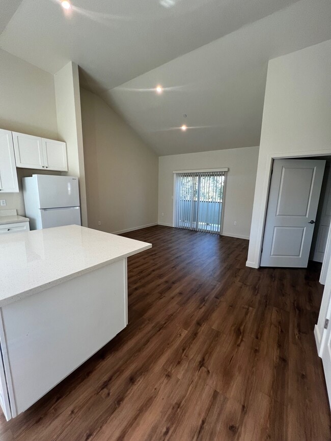 Building Photo - Kern Avenue Apartments