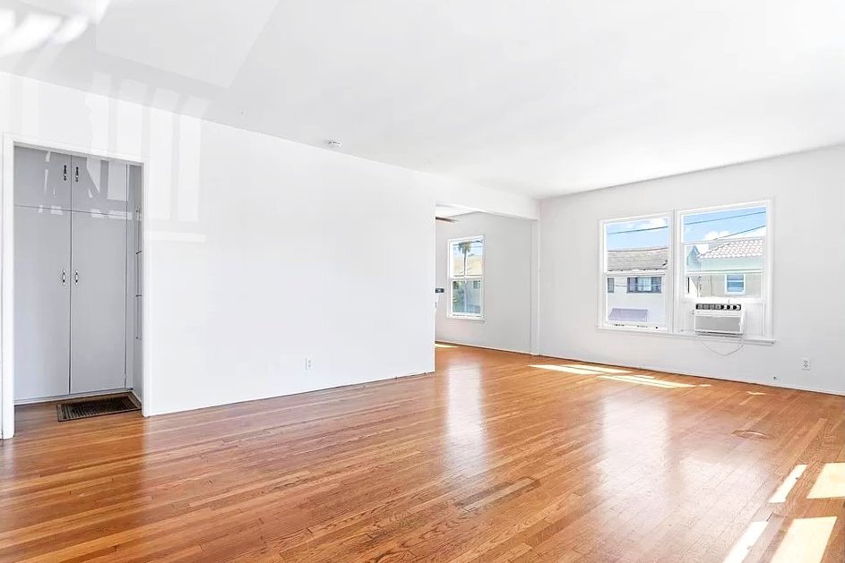 Primary Photo - 202 Esperanza Ave