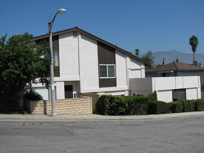 Building Photo - 504 S Granada Ave