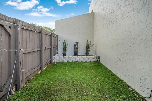 Building Photo - 7113 SW 113th Ave