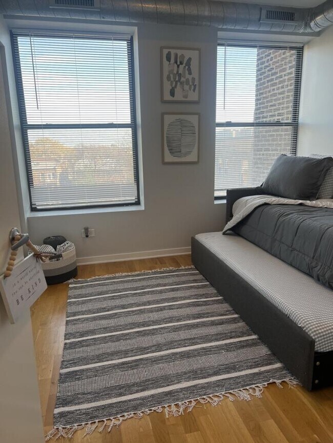 Foto del edificio - 2 bedroom in Chicago IL 60653