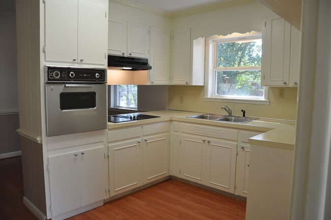 Building Photo - 202 Wrenwood Cir