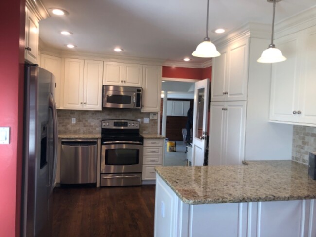 Building Photo - 208 General Roberts Dr
