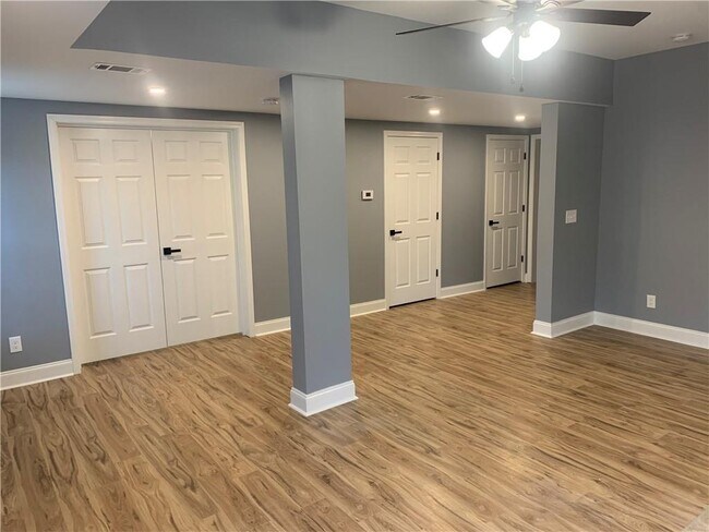 Building Photo - 1580 Hillside Oak Dr SW