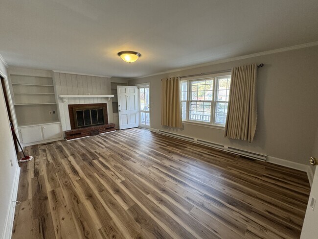 Foto del edificio - 408 E Simmons Ave