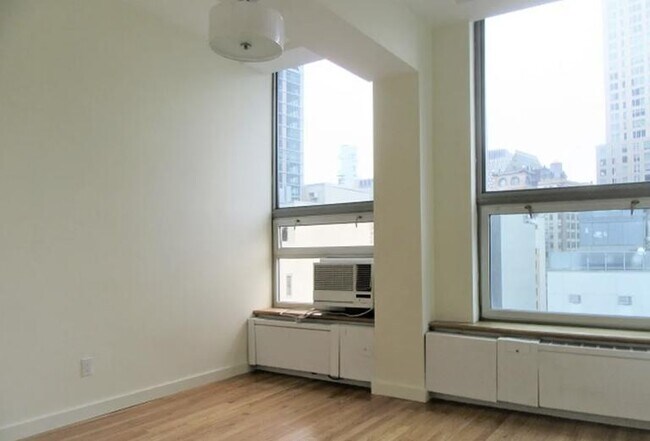 Foto del edificio - 102 Fulton St