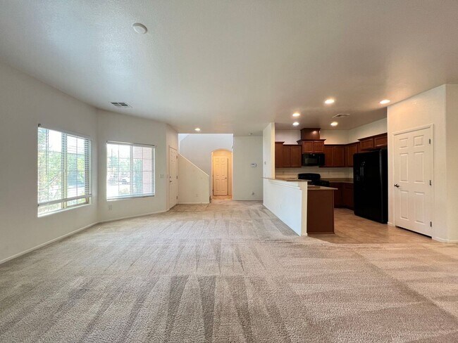 Foto del edificio - Spacious downstairs great room