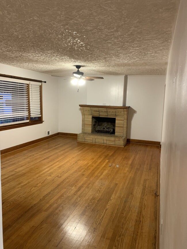 Building Photo - 110 Fairview Cir N