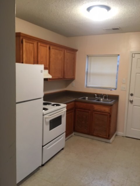 Building Photo - 1512 Pineview Rd
