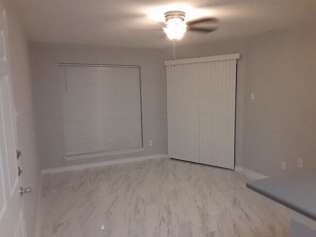 Foto del edificio - 18333 Roehampton Dr
