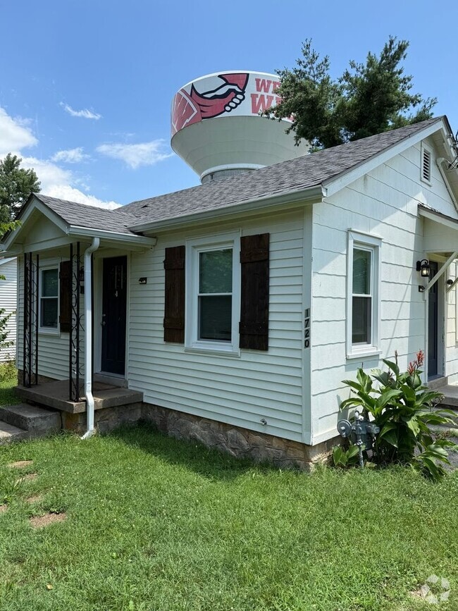 Building Photo - 1720 Johnson Dr