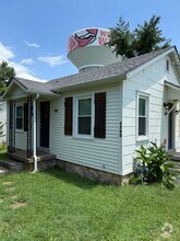 Building Photo - 1720 Johnson Dr