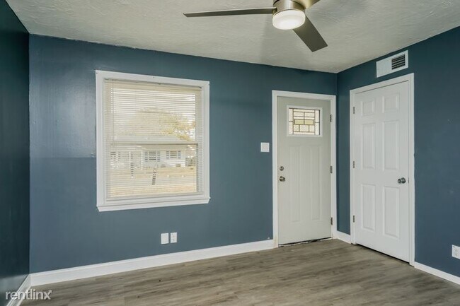 Foto del edificio - 3 br, 1 bath House - 4604 Shasta Trail