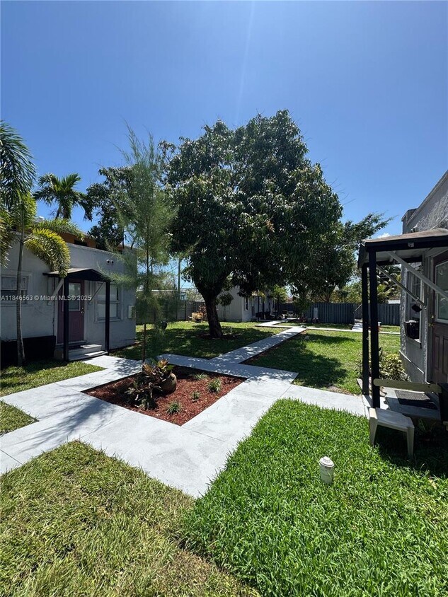 Foto principal - 25 SW 10th St