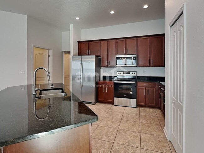 Foto del edificio - 1045 Bains Lake Dr