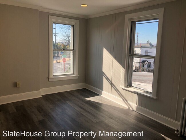Building Photo - 3 br, 1 bath House - 956 Queen St