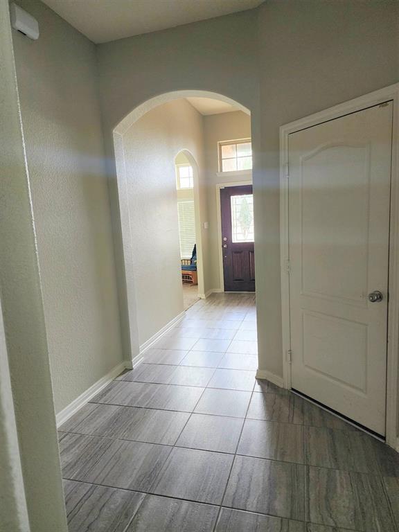 Foto del edificio - 8430 Hunters Cliff Dr