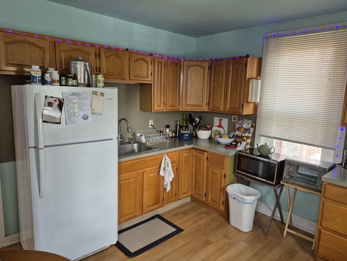 Kitchen - 417 W Walnut St