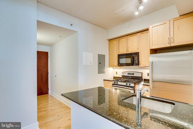 Foto del edificio - 809 6th St NW
