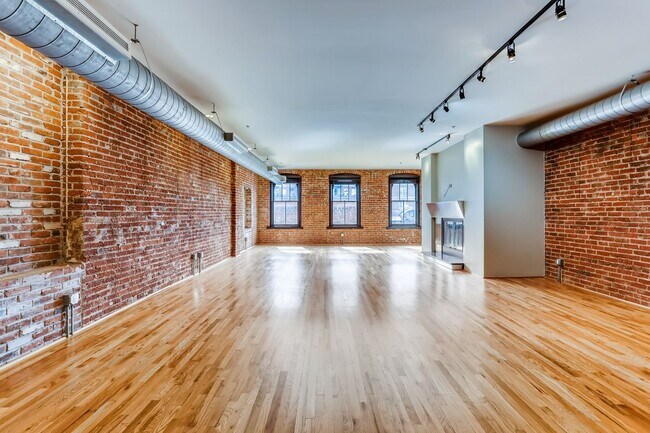 Foto del edificio - 3 Bedroom 2 Bath Loft Living At It's Finest In LODO! Wireworks Building