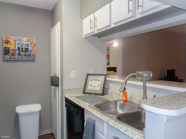 Building Photo - 8601 Mallard Reserve Dr