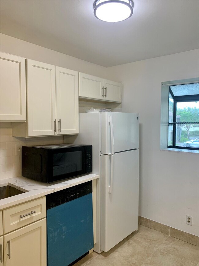 Foto del edificio - 511 Gardens Dr