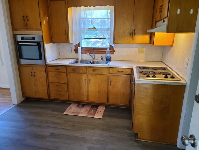 Building Photo - 2154 Electric Rd